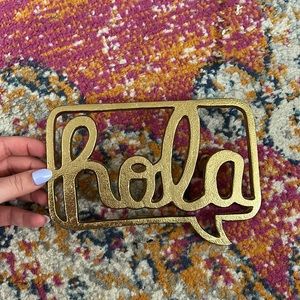 Small “Hola” Sign